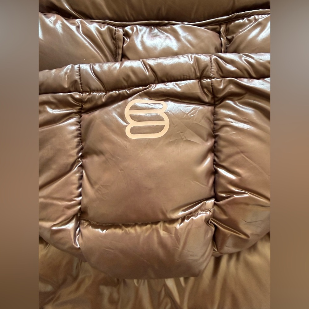ARITZIA THE SUPER PUFF VEST HIGH GLOSS - Picture 7 of 8